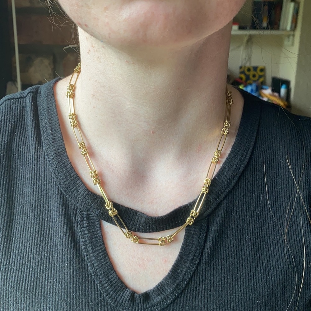 Delicate Women's 18 inch gold tone bar loop chain